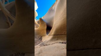 Você também vê um útero nessa pedra?  | Vale da Lua CHAPADA DOS VEADEIROS